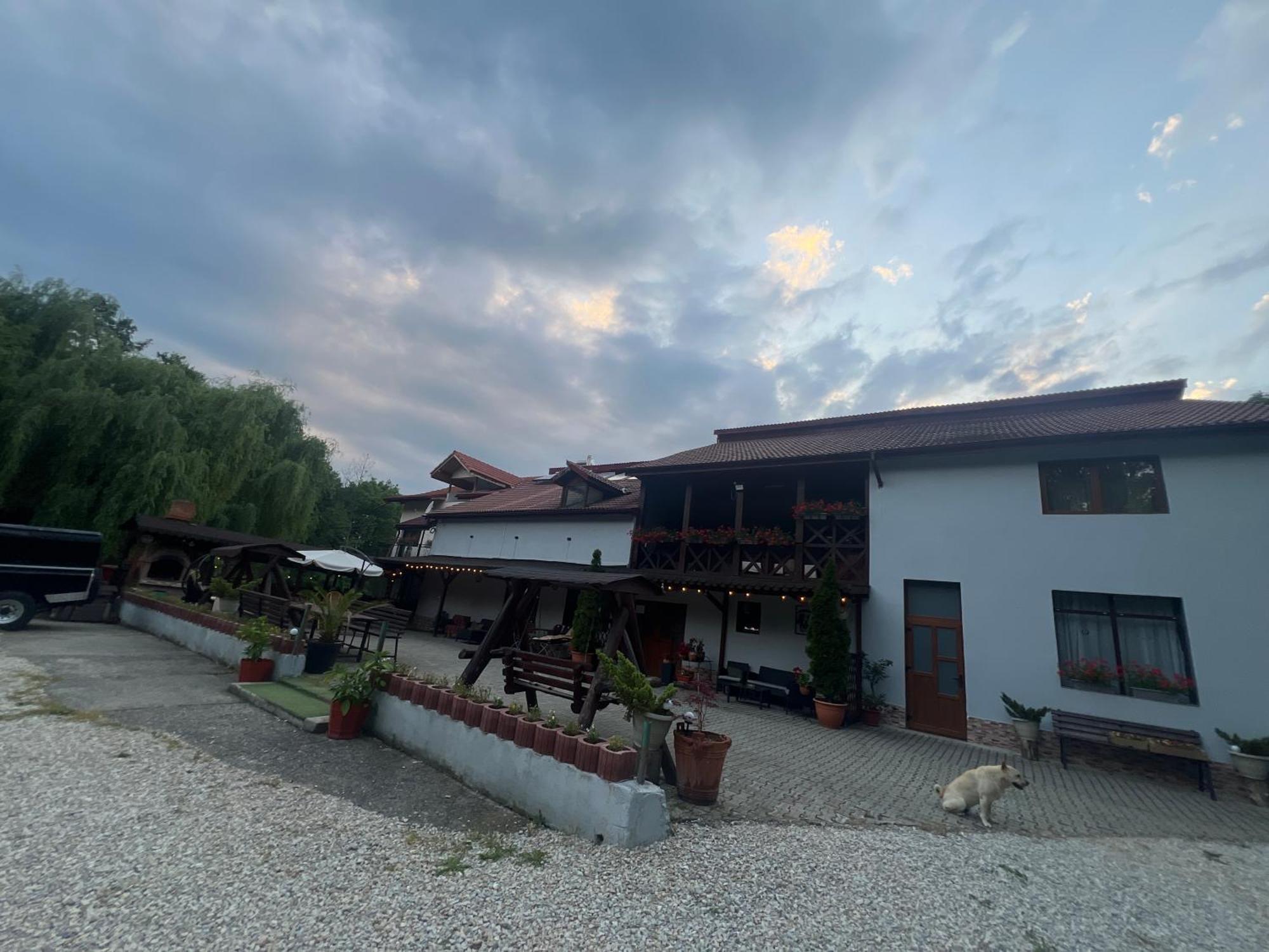 Pensiunea Broscuta Horezu Exterior foto